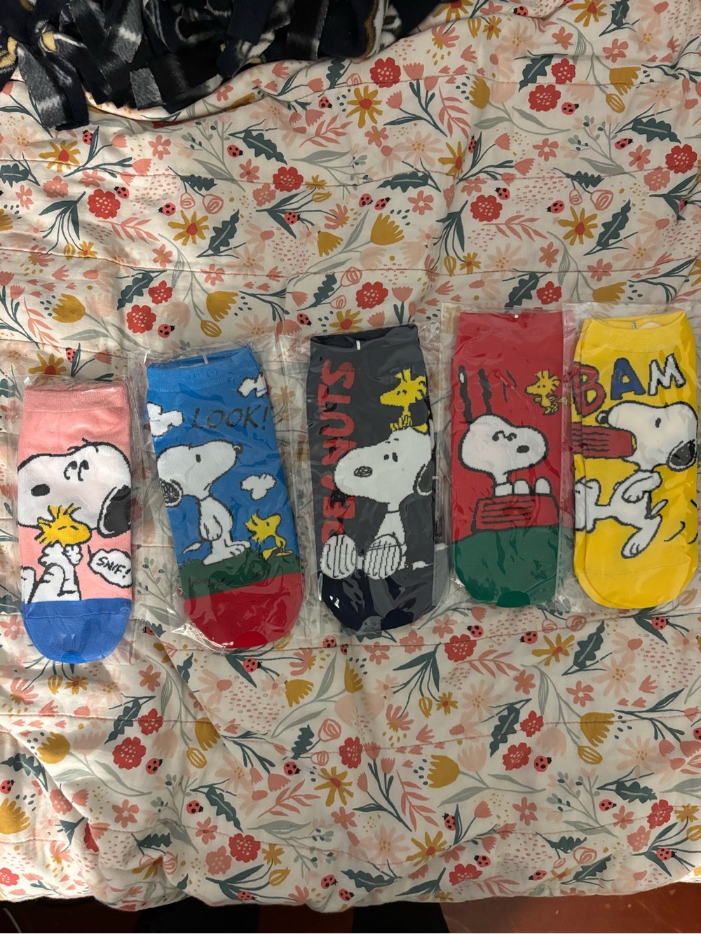 Women’s  Snoopy Character Crew Socks - Multicolor (5 Pack) NEW